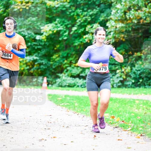 12.10.2025 - Bramfelder Halbmarathon 2025 Dr. Thomas Lammeyer http://msf.ph/oto/9358639 12.10.2025 11:05:05 Laufen 7868, 2684, 879 meine-sportfotos.de
