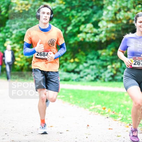 12.10.2025 - Bramfelder Halbmarathon 2025 Dr. Thomas Lammeyer http://msf.ph/oto/9358647 12.10.2025 11:05:06 Laufen 2684, 2679 meine-sportfotos.de