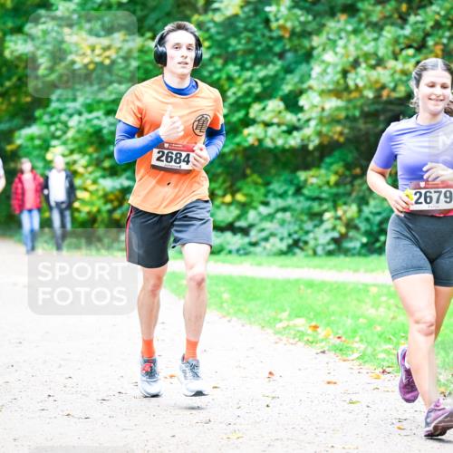12.10.2025 - Bramfelder Halbmarathon 2025 Dr. Thomas Lammeyer http://msf.ph/oto/9358648 12.10.2025 11:05:07 Laufen 2684, 2679 meine-sportfotos.de