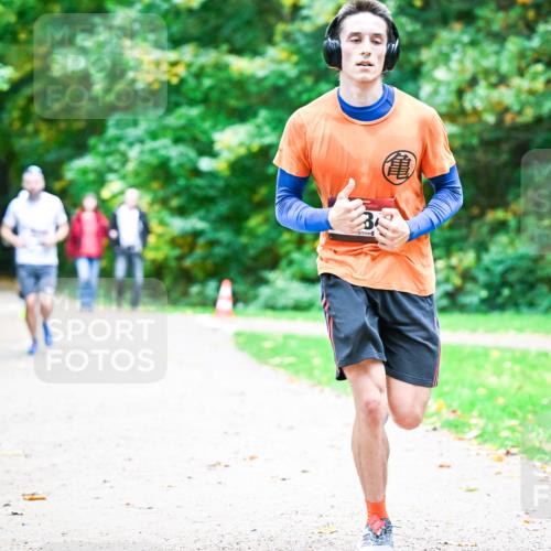 12.10.2025 - Bramfelder Halbmarathon 2025 Dr. Thomas Lammeyer http://msf.ph/oto/9358650 12.10.2025 11:05:07 Laufen 3 meine-sportfotos.de