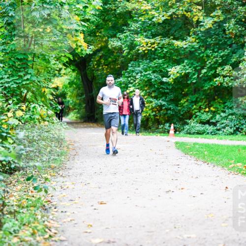 12.10.2025 - Bramfelder Halbmarathon 2025 Dr. Thomas Lammeyer http://msf.ph/oto/9358654 12.10.2025 11:05:08 Laufen 2688 meine-sportfotos.de