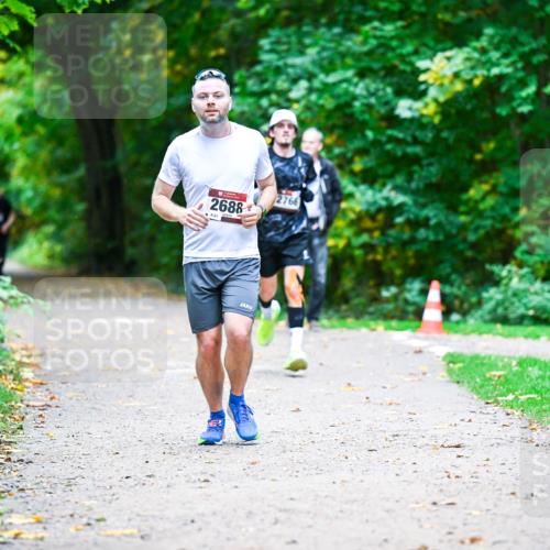 12.10.2025 - Bramfelder Halbmarathon 2025 Dr. Thomas Lammeyer http://msf.ph/oto/9358658 12.10.2025 11:05:10 Laufen 2688, 61, 2766 meine-sportfotos.de