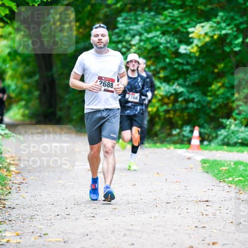 12.10.2025 - Bramfelder Halbmarathon 2025 Dr. Thomas Lammeyer http://msf.ph/oto/9358659 12.10.2025 11:05:10 Laufen 2688, 2766 meine-sportfotos.de