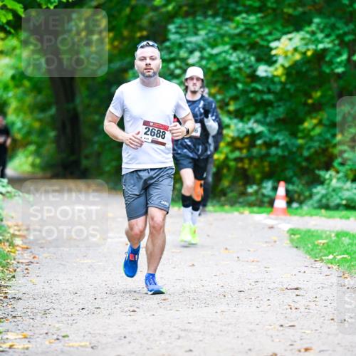 12.10.2025 - Bramfelder Halbmarathon 2025 Dr. Thomas Lammeyer http://msf.ph/oto/9358660 12.10.2025 11:05:10 Laufen 2688, 61 meine-sportfotos.de