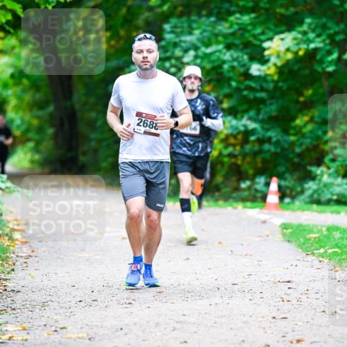 12.10.2025 - Bramfelder Halbmarathon 2025 Dr. Thomas Lammeyer http://msf.ph/oto/9358661 12.10.2025 11:05:10 Laufen 2688, 61 meine-sportfotos.de