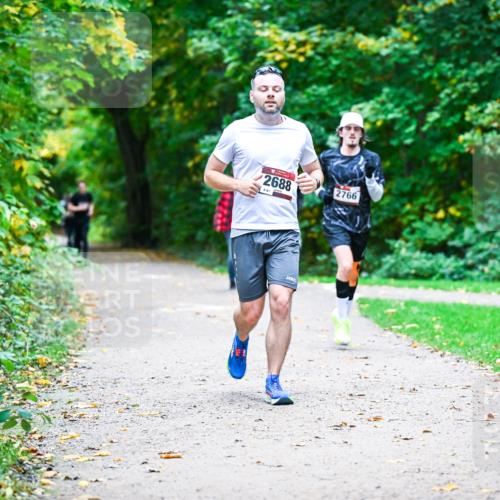 12.10.2025 - Bramfelder Halbmarathon 2025 Dr. Thomas Lammeyer http://msf.ph/oto/9358671 12.10.2025 11:05:11 Laufen 2688, 61, 2766 meine-sportfotos.de