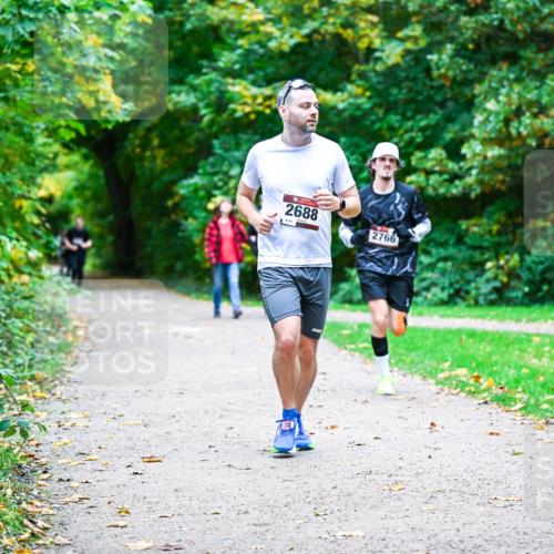 12.10.2025 - Bramfelder Halbmarathon 2025 Dr. Thomas Lammeyer http://msf.ph/oto/9358678 12.10.2025 11:05:12 Laufen 2688, 61, 2766 meine-sportfotos.de