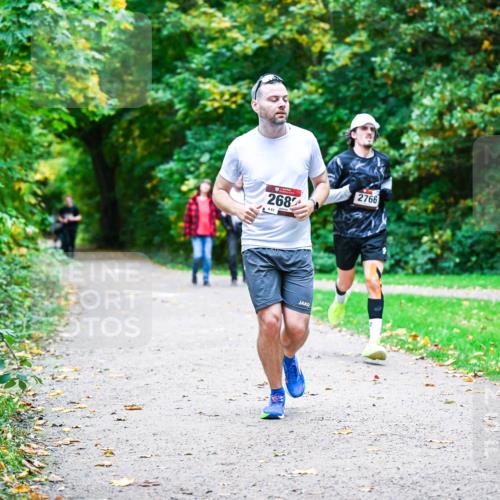 12.10.2025 - Bramfelder Halbmarathon 2025 Dr. Thomas Lammeyer http://msf.ph/oto/9358680 12.10.2025 11:05:13 Laufen 2682, 61, 2766 meine-sportfotos.de