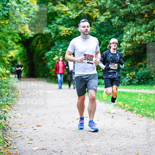 12.10.2025 - Bramfelder Halbmarathon 2025 Dr. Thomas Lammeyer http://msf.ph/oto/9358681 12.10.2025 11:05:13 Laufen 2688, 61, 2766 meine-sportfotos.de