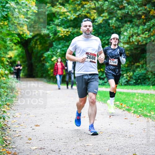 12.10.2025 - Bramfelder Halbmarathon 2025 Dr. Thomas Lammeyer http://msf.ph/oto/9358682 12.10.2025 11:05:13 Laufen 2688, 61, 2766 meine-sportfotos.de