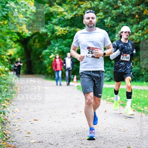 12.10.2025 - Bramfelder Halbmarathon 2025 Dr. Thomas Lammeyer http://msf.ph/oto/9358685 12.10.2025 11:05:13 Laufen 263, 61, 2766 meine-sportfotos.de