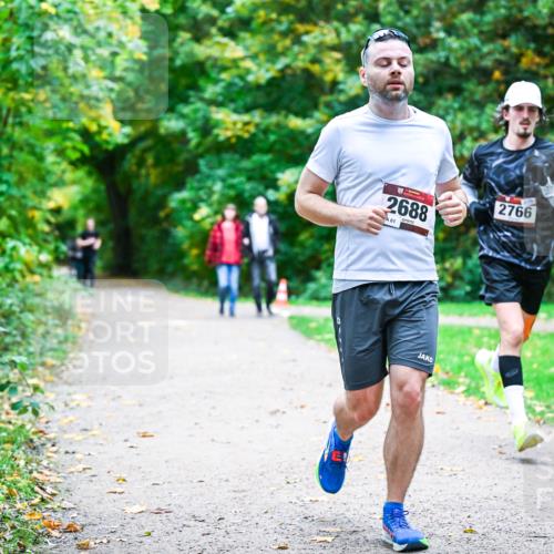 12.10.2025 - Bramfelder Halbmarathon 2025 Dr. Thomas Lammeyer http://msf.ph/oto/9358688 12.10.2025 11:05:14 Laufen 2688, 61, 2766 meine-sportfotos.de