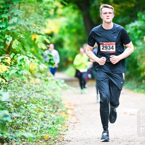 12.10.2025 - Bramfelder Halbmarathon 2025 Dr. Thomas Lammeyer http://msf.ph/oto/9358707 12.10.2025 11:05:22 Laufen 2934 meine-sportfotos.de