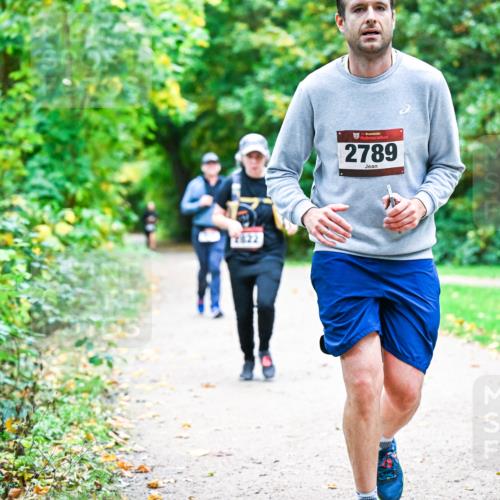 12.10.2025 - Bramfelder Halbmarathon 2025 Dr. Thomas Lammeyer http://msf.ph/oto/9358798 12.10.2025 11:05:37 Laufen 2622, 34, 2789 meine-sportfotos.de