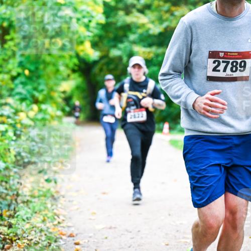 12.10.2025 - Bramfelder Halbmarathon 2025 Dr. Thomas Lammeyer http://msf.ph/oto/9358800 12.10.2025 11:05:38 Laufen 34, 2789 meine-sportfotos.de