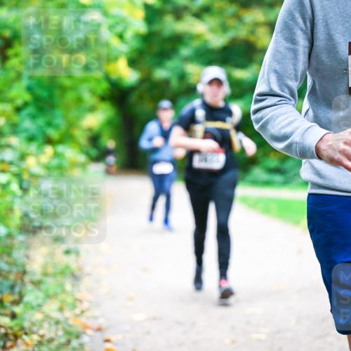 12.10.2025 - Bramfelder Halbmarathon 2025 Dr. Thomas Lammeyer http://msf.ph/oto/9358803 12.10.2025 11:05:38 Laufen 34, 2789 meine-sportfotos.de
