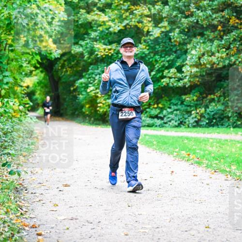 12.10.2025 - Bramfelder Halbmarathon 2025 Dr. Thomas Lammeyer http://msf.ph/oto/9358814 12.10.2025 11:05:40 Laufen 2250 meine-sportfotos.de
