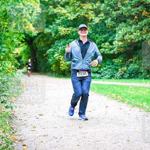 12.10.2025 - Bramfelder Halbmarathon 2025 Dr. Thomas Lammeyer http://msf.ph/oto/9358815 12.10.2025 11:05:40 Laufen 2250 meine-sportfotos.de