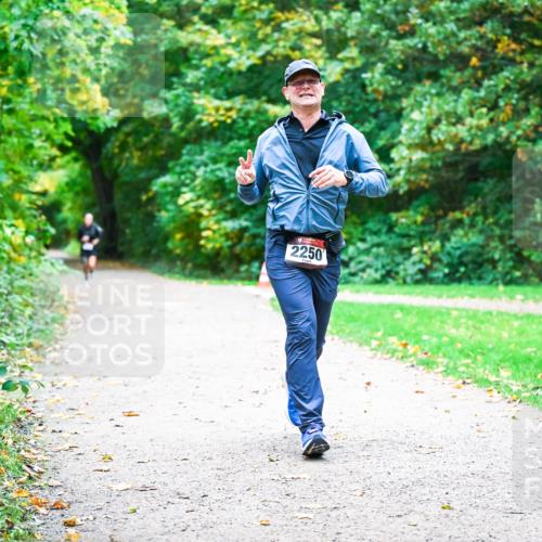 12.10.2025 - Bramfelder Halbmarathon 2025 Dr. Thomas Lammeyer http://msf.ph/oto/9358817 12.10.2025 11:05:41 Laufen 2250 meine-sportfotos.de