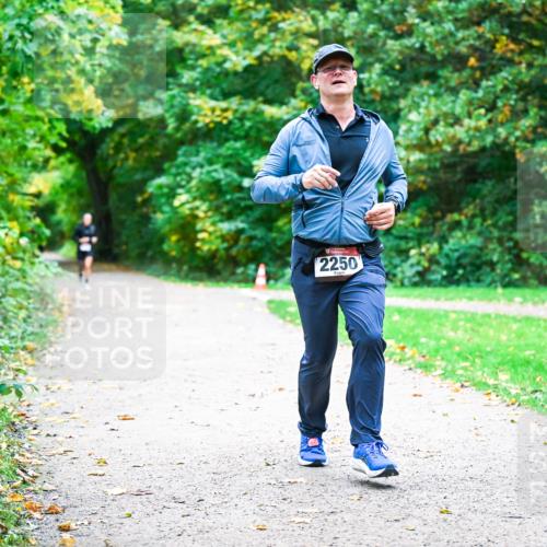 12.10.2025 - Bramfelder Halbmarathon 2025 Dr. Thomas Lammeyer http://msf.ph/oto/9358819 12.10.2025 11:05:41 Laufen 2250 meine-sportfotos.de