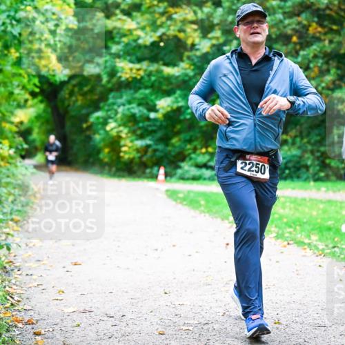 12.10.2025 - Bramfelder Halbmarathon 2025 Dr. Thomas Lammeyer http://msf.ph/oto/9358822 12.10.2025 11:05:41 Laufen 2250 meine-sportfotos.de