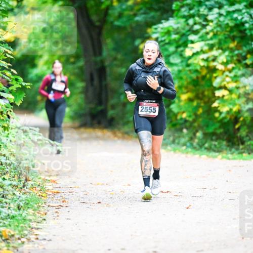 12.10.2025 - Bramfelder Halbmarathon 2025 Dr. Thomas Lammeyer http://msf.ph/oto/9358833 12.10.2025 11:05:46 Laufen 2555 meine-sportfotos.de