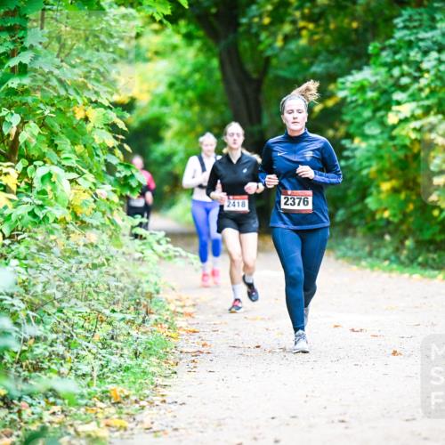 12.10.2025 - Bramfelder Halbmarathon 2025 Dr. Thomas Lammeyer http://msf.ph/oto/9358937 12.10.2025 11:06:06 Laufen 2418, 2376 meine-sportfotos.de