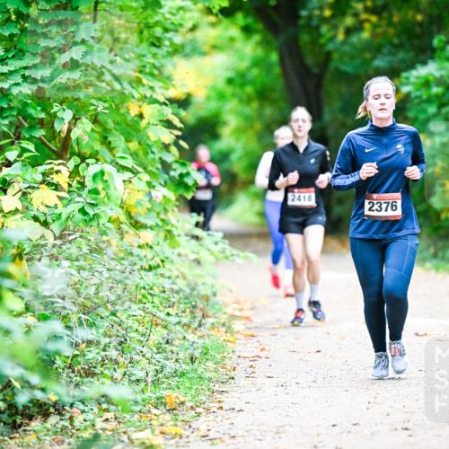 12.10.2025 - Bramfelder Halbmarathon 2025 Dr. Thomas Lammeyer http://msf.ph/oto/9358938 12.10.2025 11:06:07 Laufen 2418, 2376 meine-sportfotos.de