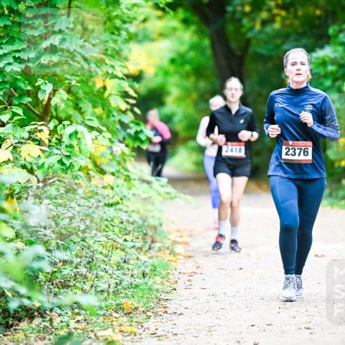12.10.2025 - Bramfelder Halbmarathon 2025 Dr. Thomas Lammeyer http://msf.ph/oto/9358941 12.10.2025 11:06:07 Laufen 2418, 2376 meine-sportfotos.de