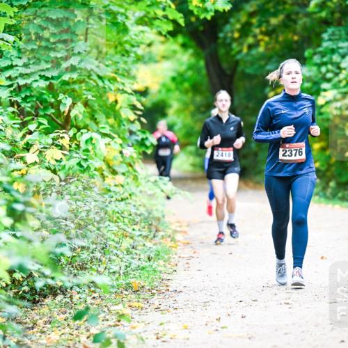 12.10.2025 - Bramfelder Halbmarathon 2025 Dr. Thomas Lammeyer http://msf.ph/oto/9358944 12.10.2025 11:06:08 Laufen 2418, 2376 meine-sportfotos.de