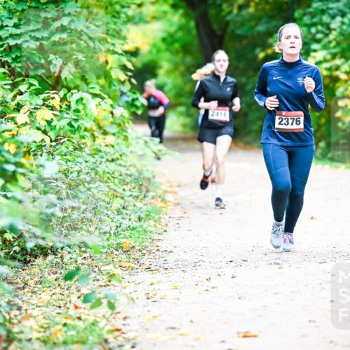 12.10.2025 - Bramfelder Halbmarathon 2025 Dr. Thomas Lammeyer http://msf.ph/oto/9358946 12.10.2025 11:06:08 Laufen 2418, 2376 meine-sportfotos.de