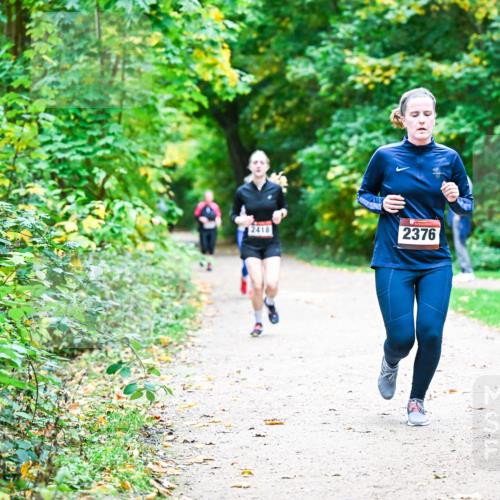 12.10.2025 - Bramfelder Halbmarathon 2025 Dr. Thomas Lammeyer http://msf.ph/oto/9358959 12.10.2025 11:06:10 Laufen 2418, 2376 meine-sportfotos.de