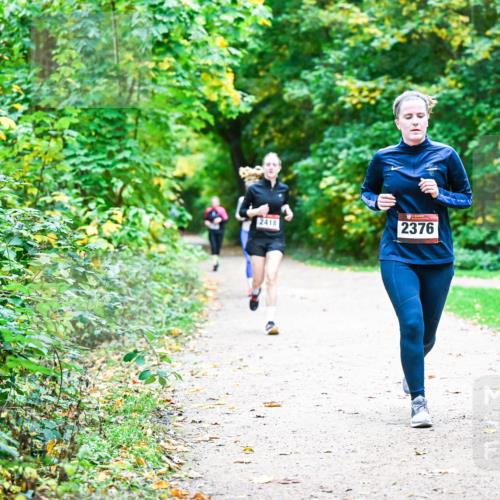 12.10.2025 - Bramfelder Halbmarathon 2025 Dr. Thomas Lammeyer http://msf.ph/oto/9358961 12.10.2025 11:06:10 Laufen 2418, 2376 meine-sportfotos.de
