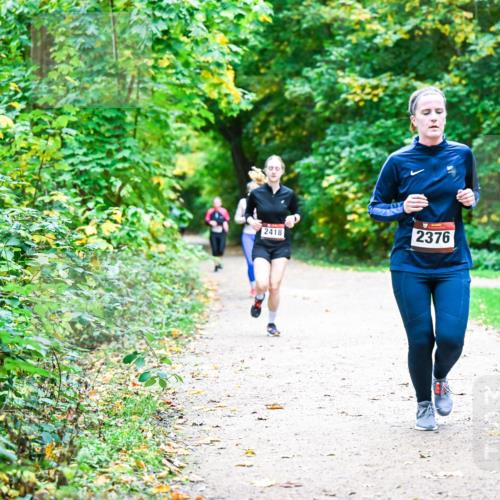 12.10.2025 - Bramfelder Halbmarathon 2025 Dr. Thomas Lammeyer http://msf.ph/oto/9358962 12.10.2025 11:06:10 Laufen 2418, 2376 meine-sportfotos.de
