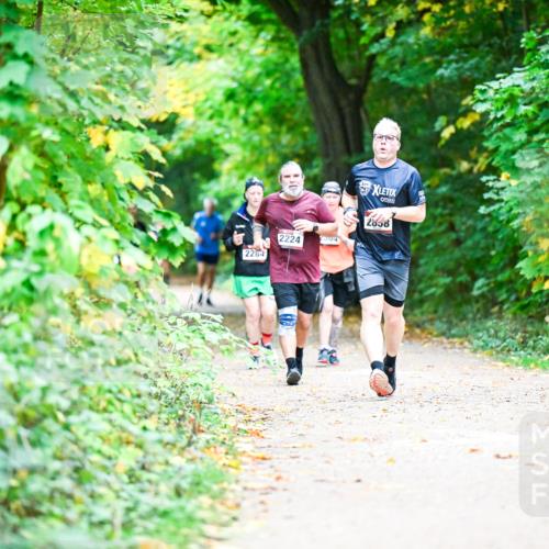 12.10.2025 - Bramfelder Halbmarathon 2025 Dr. Thomas Lammeyer http://msf.ph/oto/9359060 12.10.2025 11:06:37 Laufen 2284, 2224, 2504, 2838 meine-sportfotos.de