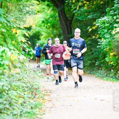 12.10.2025 - Bramfelder Halbmarathon 2025 Dr. Thomas Lammeyer http://msf.ph/oto/9359061 12.10.2025 11:06:38 Laufen 2224, 2858 meine-sportfotos.de