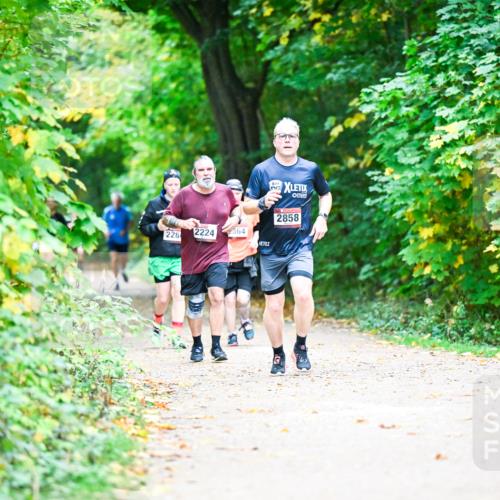 12.10.2025 - Bramfelder Halbmarathon 2025 Dr. Thomas Lammeyer http://msf.ph/oto/9359062 12.10.2025 11:06:38 Laufen 228, 50, 2224, 364, 2858 meine-sportfotos.de