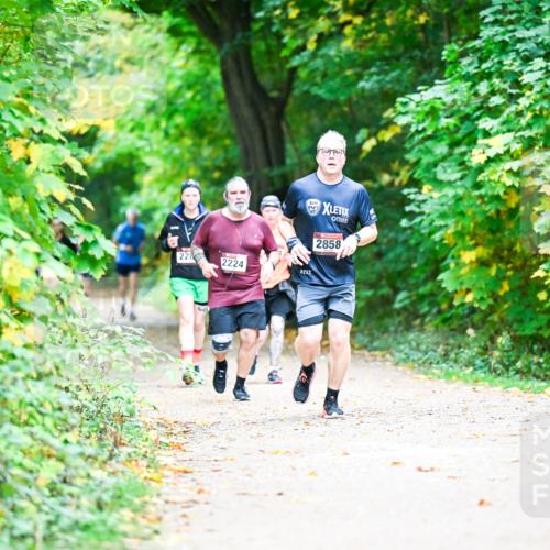 12.10.2025 - Bramfelder Halbmarathon 2025 Dr. Thomas Lammeyer http://msf.ph/oto/9359064 12.10.2025 11:06:38 Laufen 228, 2224, 057, 2858 meine-sportfotos.de