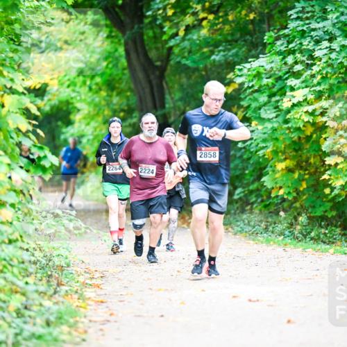 12.10.2025 - Bramfelder Halbmarathon 2025 Dr. Thomas Lammeyer http://msf.ph/oto/9359068 12.10.2025 11:06:39 Laufen 2284, 2224, 2858 meine-sportfotos.de