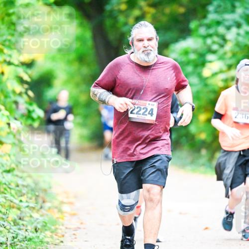 12.10.2025 - Bramfelder Halbmarathon 2025 Dr. Thomas Lammeyer http://msf.ph/oto/9359075 12.10.2025 11:06:47 Laufen 121, 2224, 2364 meine-sportfotos.de