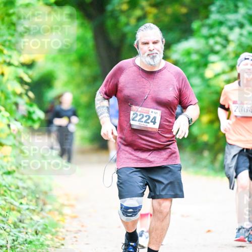 12.10.2025 - Bramfelder Halbmarathon 2025 Dr. Thomas Lammeyer http://msf.ph/oto/9359076 12.10.2025 11:06:47 Laufen 121, 2224, 2364 meine-sportfotos.de