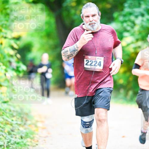 12.10.2025 - Bramfelder Halbmarathon 2025 Dr. Thomas Lammeyer http://msf.ph/oto/9359080 12.10.2025 11:06:47 Laufen 121, 2224, 2364 meine-sportfotos.de