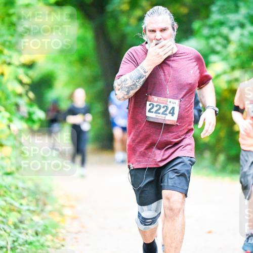 12.10.2025 - Bramfelder Halbmarathon 2025 Dr. Thomas Lammeyer http://msf.ph/oto/9359081 12.10.2025 11:06:47 Laufen 121, 2224, 2364 meine-sportfotos.de