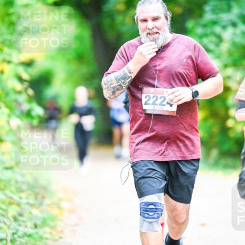 12.10.2025 - Bramfelder Halbmarathon 2025 Dr. Thomas Lammeyer http://msf.ph/oto/9359084 12.10.2025 11:06:48 Laufen 222, 226 meine-sportfotos.de