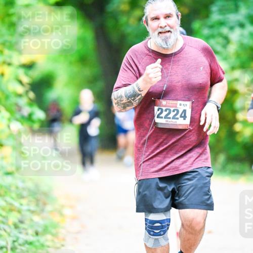 12.10.2025 - Bramfelder Halbmarathon 2025 Dr. Thomas Lammeyer http://msf.ph/oto/9359085 12.10.2025 11:06:48 Laufen 121, 2224, 2364 meine-sportfotos.de