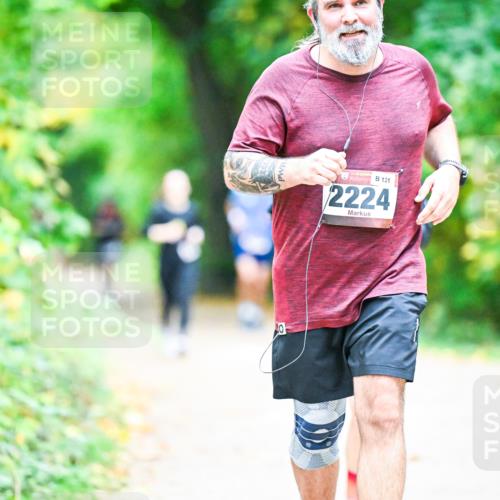 12.10.2025 - Bramfelder Halbmarathon 2025 Dr. Thomas Lammeyer http://msf.ph/oto/9359086 12.10.2025 11:06:48 Laufen 121, 2224, 2364 meine-sportfotos.de