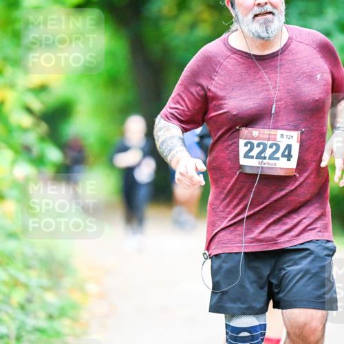 12.10.2025 - Bramfelder Halbmarathon 2025 Dr. Thomas Lammeyer http://msf.ph/oto/9359091 12.10.2025 11:06:49 Laufen 34, 121, 2224 meine-sportfotos.de