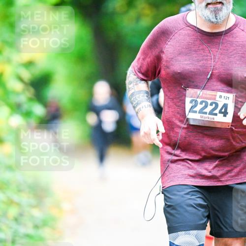 12.10.2025 - Bramfelder Halbmarathon 2025 Dr. Thomas Lammeyer http://msf.ph/oto/9359094 12.10.2025 11:06:49 Laufen 34, 121, 2224 meine-sportfotos.de