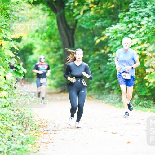 12.10.2025 - Bramfelder Halbmarathon 2025 Dr. Thomas Lammeyer http://msf.ph/oto/9359101 12.10.2025 11:06:53 Laufen 2539 meine-sportfotos.de