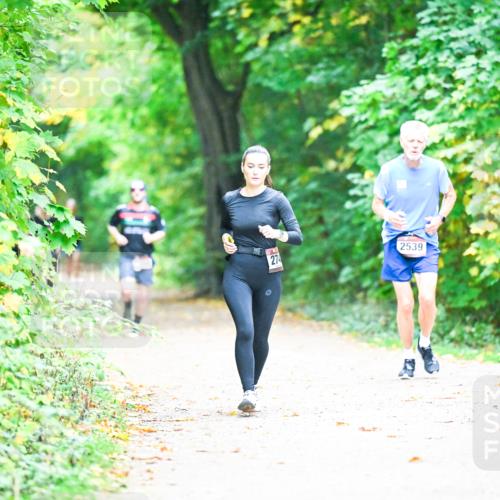 12.10.2025 - Bramfelder Halbmarathon 2025 Dr. Thomas Lammeyer http://msf.ph/oto/9359102 12.10.2025 11:06:53 Laufen 274, 2539 meine-sportfotos.de
